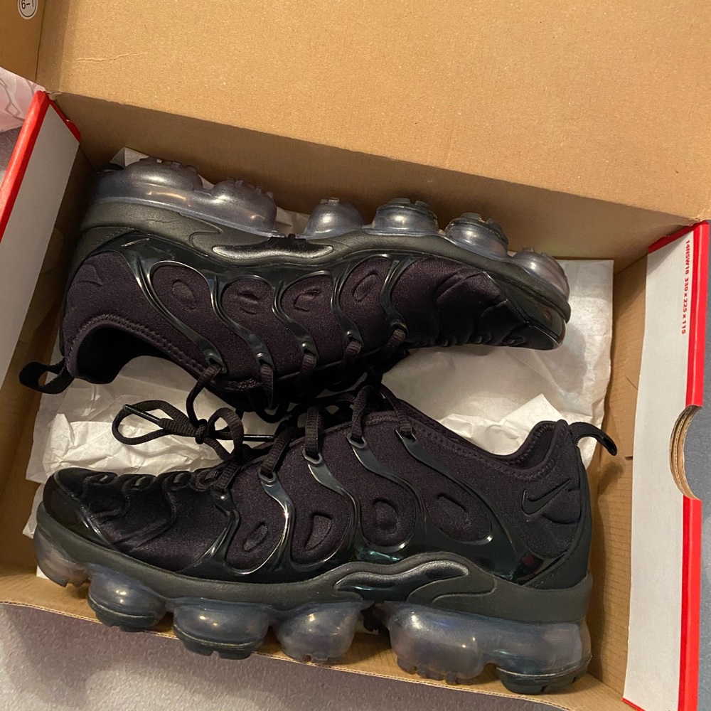 Black Air Vapormax Plus